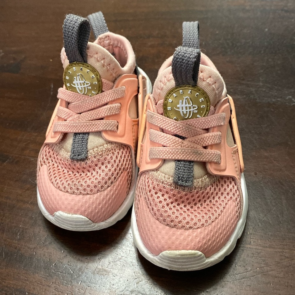 Toddler Nike Huarache shoes size 5C
